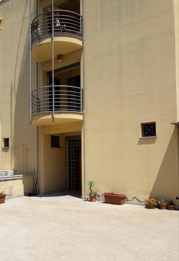דירות טרפאני Residenza Del Borgo מראה חיצוני תמונה